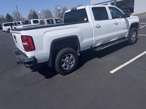 White 2018 GMC Sierra 2500 SLE