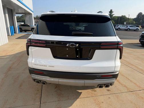 Summit White 2026 Chevrolet Traverse LT