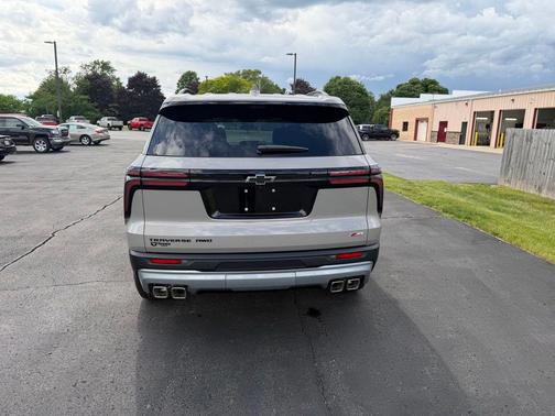 Sandstone Gray 2026 Chevrolet Traverse AWD Z71