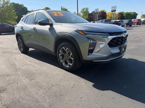 Sterling Gray Metallic 2025 Chevrolet Trax LT