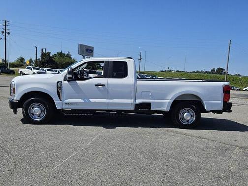 Oxford White 2026 Ford F-350 XL
