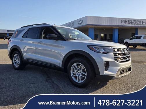 Space White Metallic 2026 Ford Explorer Active