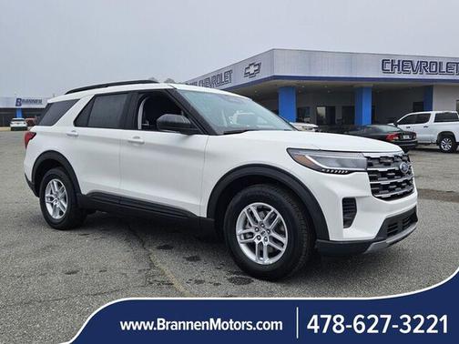 Star White Metallic Tri-Coat 2026 Ford Explorer Active