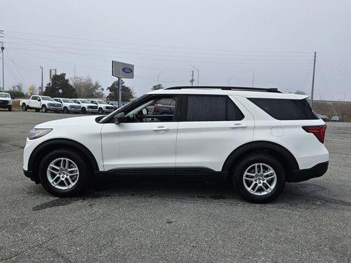 Star White Metallic Tri-Coat 2026 Ford Explorer Active