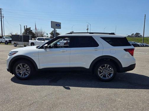 Star White Metallic Tri-Coat 2026 Ford Explorer Active w/200A Pkg