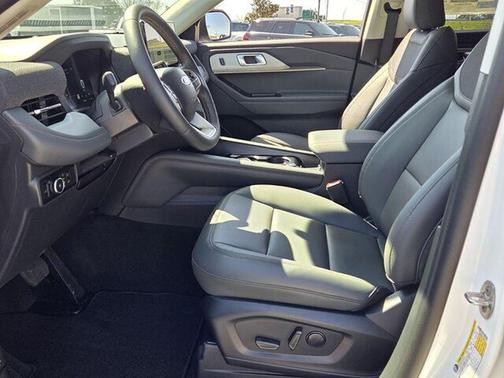 Star White Metallic Tri-Coat 2026 Ford Explorer Active