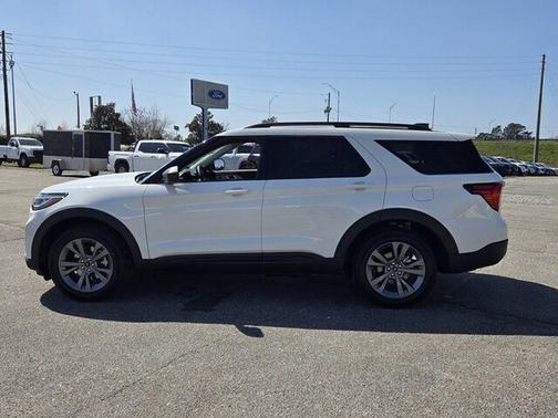 Star White Metallic Tri-Coat 2026 Ford Explorer Active