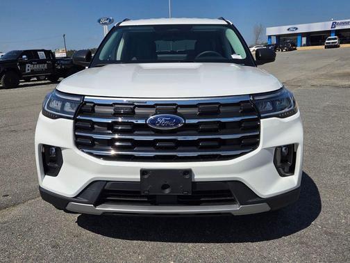 Star White Metallic Tri-Coat 2026 Ford Explorer Active w/200A Pkg