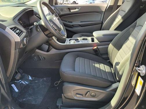 Agate Black Metallic 2024 Ford Edge SE