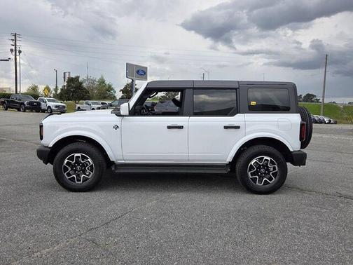 Oxford White 2026 Ford Bronco Outer Banks