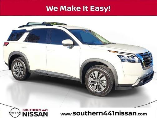 2022 Nissan Pathfinder SV
