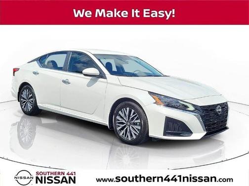 White 2023 Nissan Altima 2.5 SV