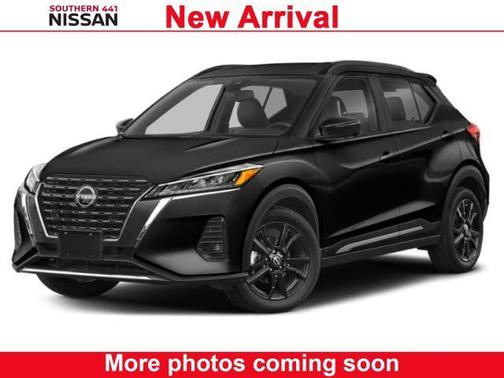 Super Black 2024 Nissan Kicks SR