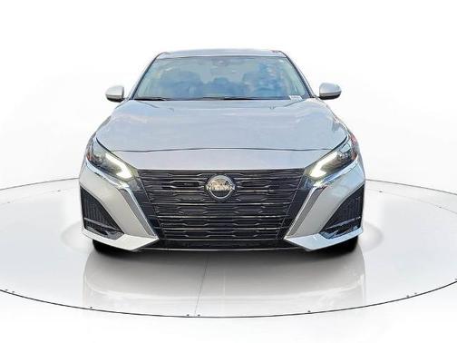 Brilliant Silver Metallic 2023 Nissan Altima 2.5 SV