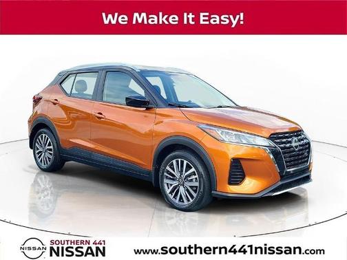 Monarch Orange / Super Black 2023 Nissan Kicks SV