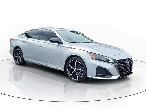 Brilliant Silver Metallic 2024 Nissan Altima 2.5 SR