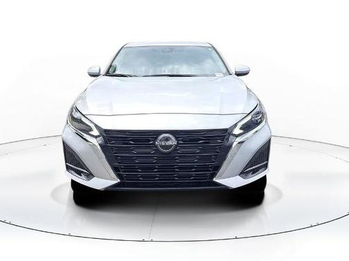 Brilliant Silver Metallic 2023 Nissan Altima 2.5 SV