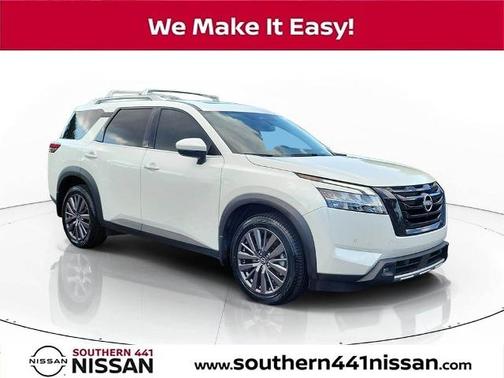 White 2022 Nissan Pathfinder SL