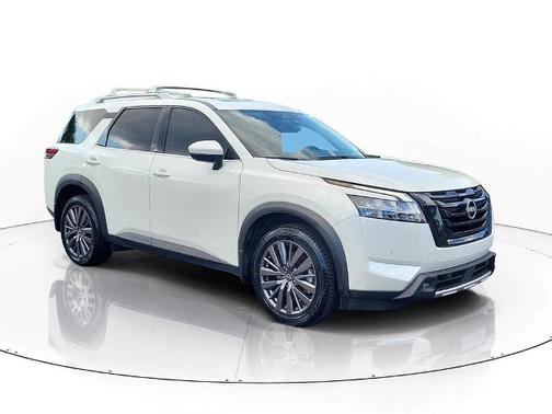 White 2022 Nissan Pathfinder SL