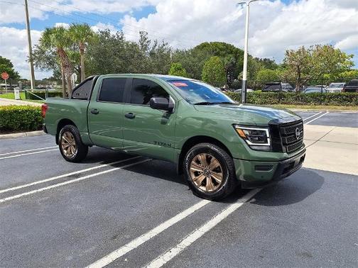 2024 Nissan Titan SV