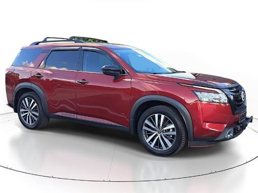 2022 Nissan Pathfinder SV