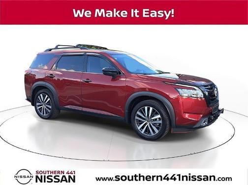 2022 Nissan Pathfinder SV