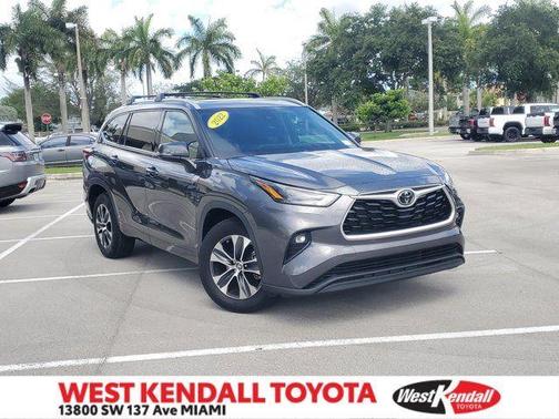 Magnetic Gray Metallic 2022 Toyota Highlander XLE