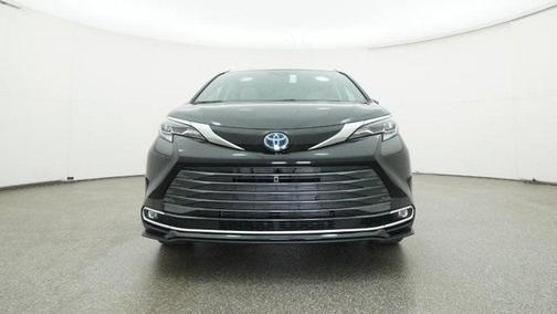 2025 Toyota Sienna Platinum 7 Passenger
