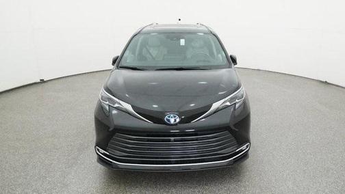 2025 Toyota Sienna Platinum 7 Passenger