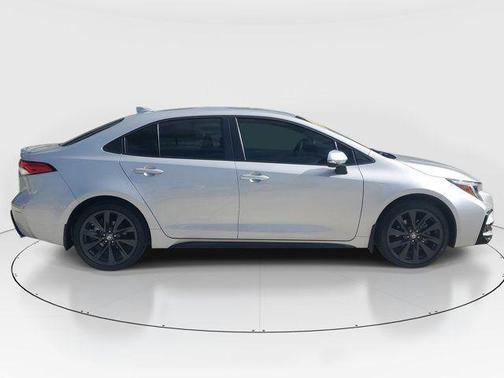 Wind Chill Pearl / Midnight Black Metallic 2026 Toyota Corolla SE