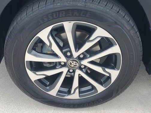 2022 Toyota Corolla Cross XLE