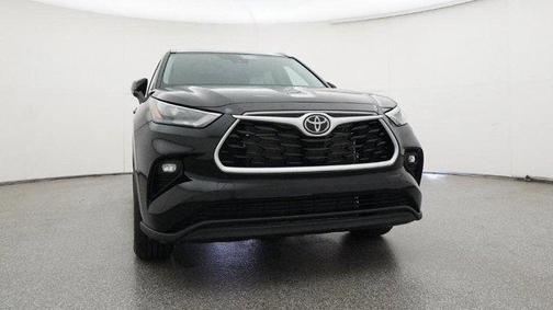 Midnight Black 2026 Toyota Highlander XLE