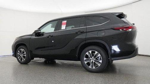 Midnight Black 2026 Toyota Highlander XLE