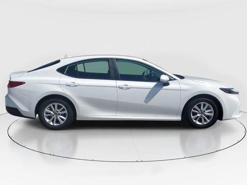 Ice 2025 Toyota Camry LE