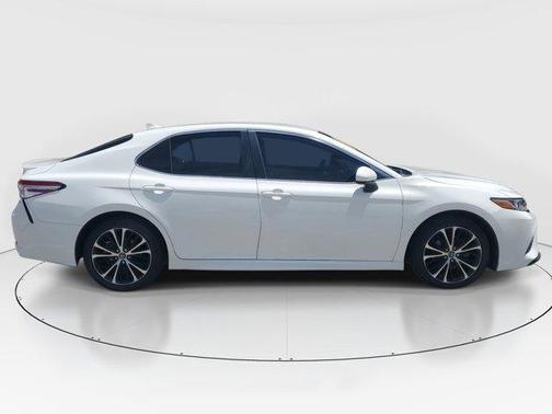Super White 2020 Toyota Camry SE