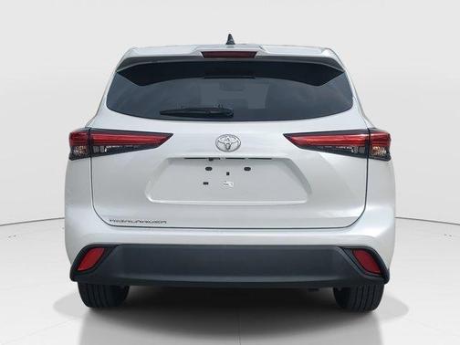 2022 Toyota Highlander L