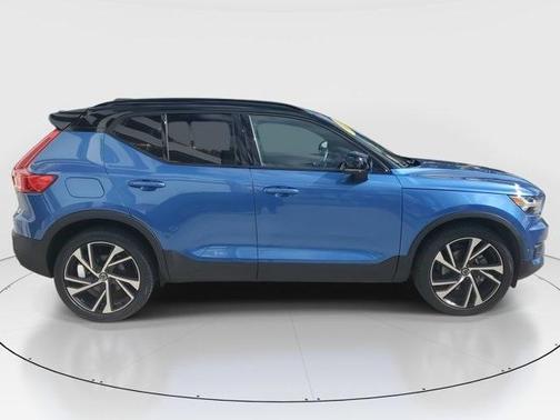 2021 Volvo XC40 T5 R-Design