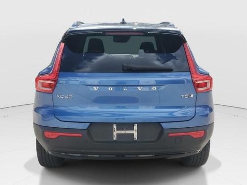 2021 Volvo XC40 T5 R-Design