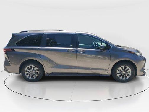 Predawn Gray Mica 2021 Toyota Sienna LE