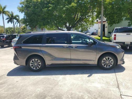 Predawn Gray Mica 2021 Toyota Sienna LE
