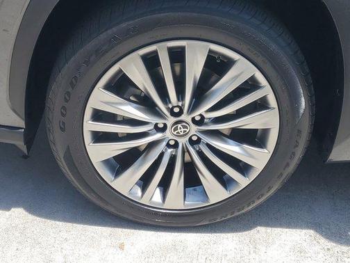 2022 Toyota Highlander Platinum