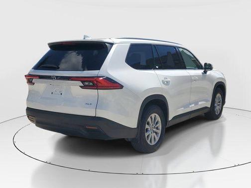 Pearl 2024 Toyota Grand Highlander XLE