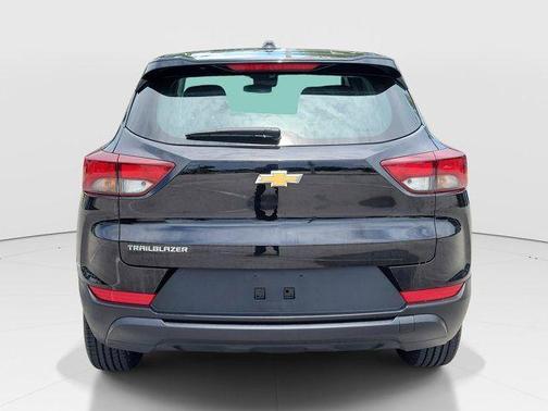 Mosaic Black Metallic 2025 Chevrolet Trailblazer LS