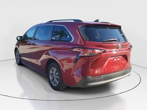 2022 Toyota Sienna XLE