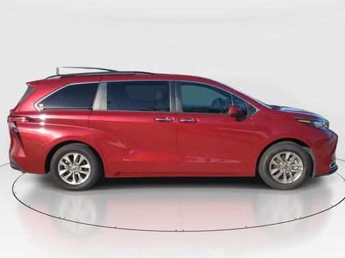 2022 Toyota Sienna XLE