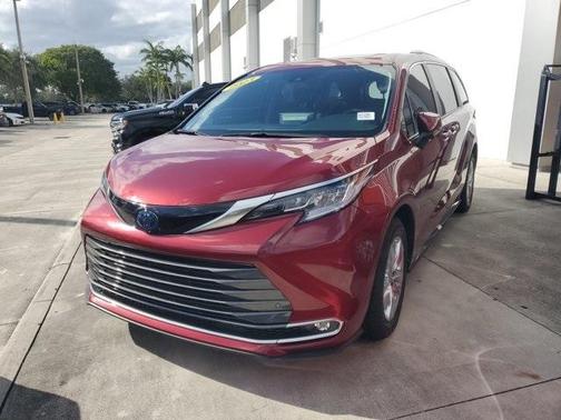 2023 Toyota Sienna Limited