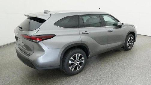 Heavy Metallic 2026 Toyota Highlander XLE