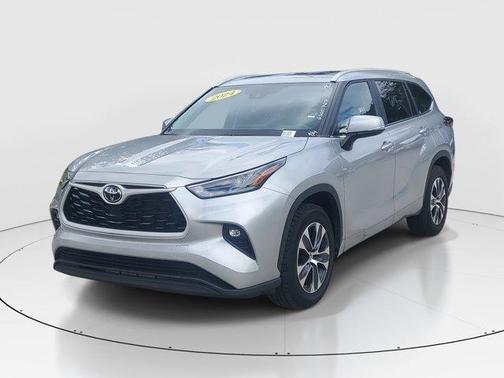 2024 Toyota Highlander LE