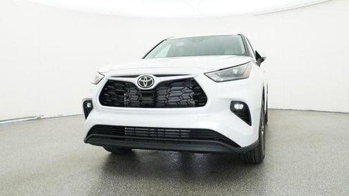 Pearl 2026 Toyota Highlander XLE