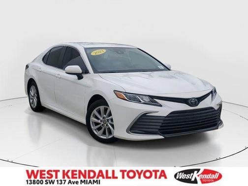 Ice 2023 Toyota Camry LE